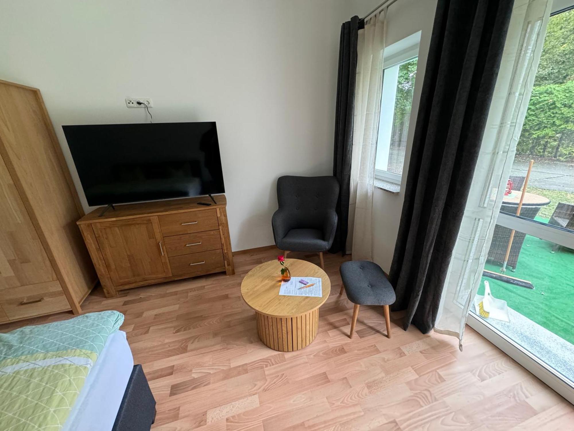 Bed & Breakfast Am Waldguertel Форст Екстер'єр фото